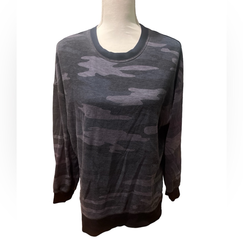 Old navy size small sweater camo